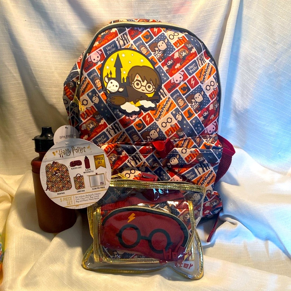 NWT - Warner Bros. Hogwarts 5-Piece Backpack and Lunch bag Set
